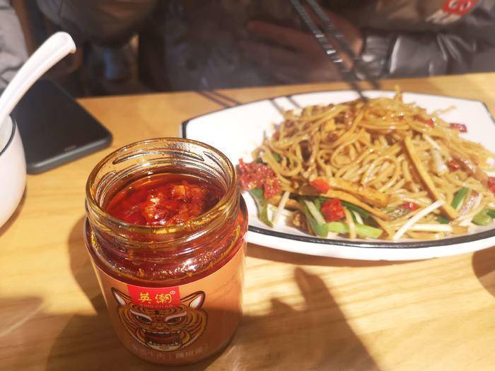 小巷深处的独特风味，鲁一鲁最新美食之旅，味蕾的冒险体验
