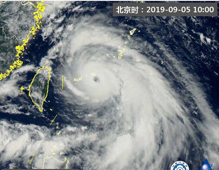 台风20号台风预报最新,台风20号台风预报下的温馨日常故事