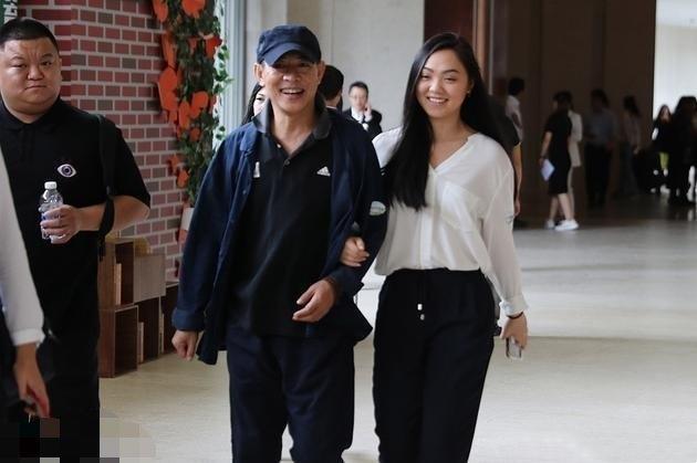 沈月最新发型及其背后的温馨故事揭秘