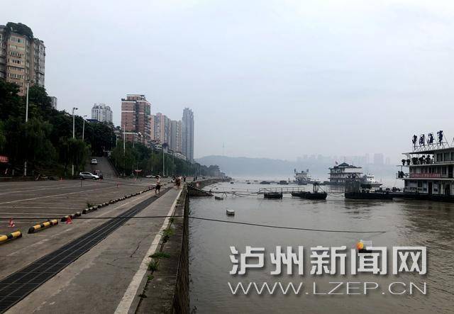 长江大通洪峰过境，严防死守，最新消息更新