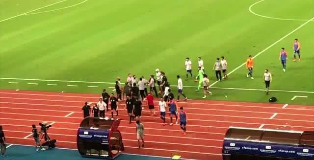 鲁能队比赛，自然美景中的足球盛宴，心灵之旅的启程