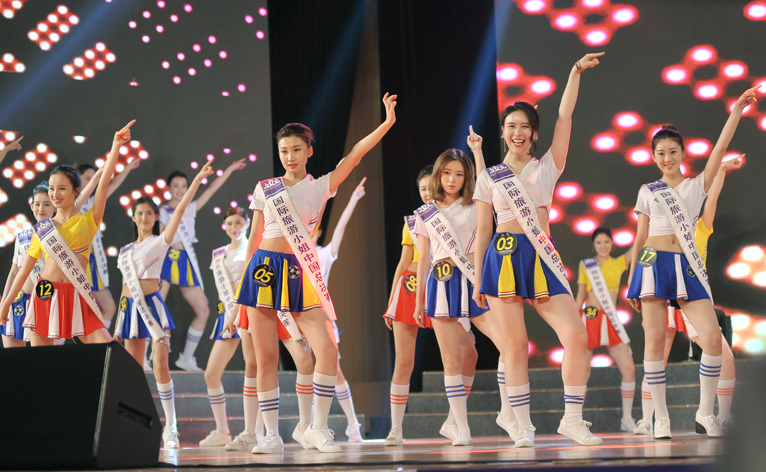 2017重庆小姐比赛，美丽与智慧的较量，展现都市女性的风采与智慧。
