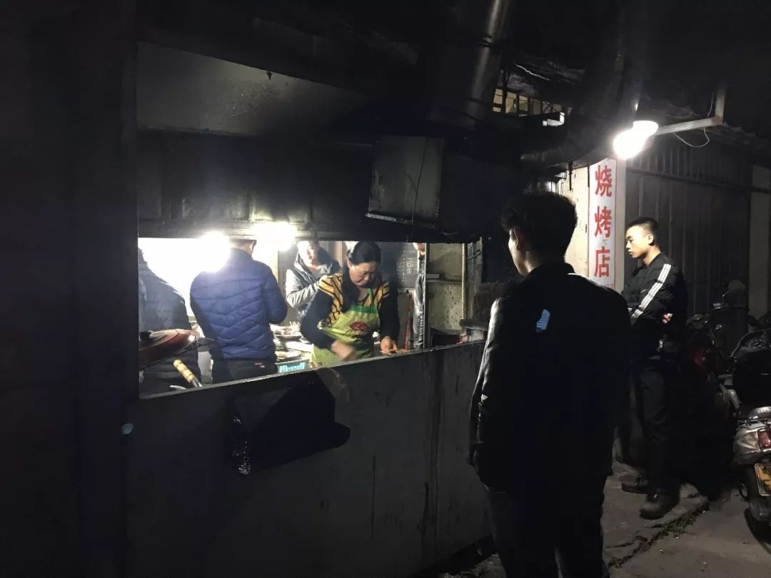探索激情视频之旅，小巷深处的特色小店与未知视听盛宴