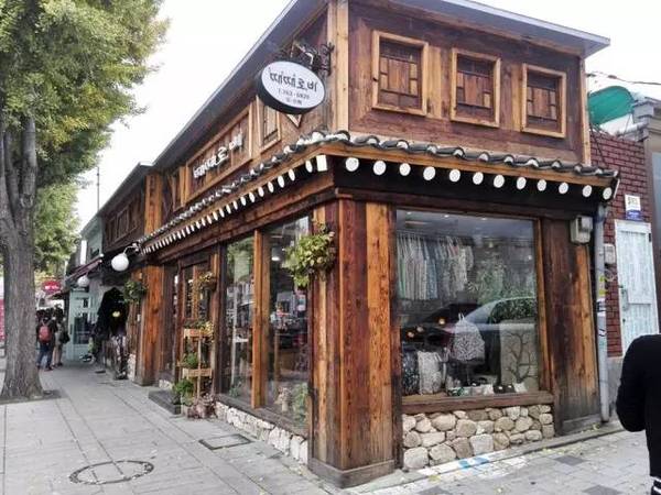 韩娱小说更新，小巷特色小店的魅力故事
