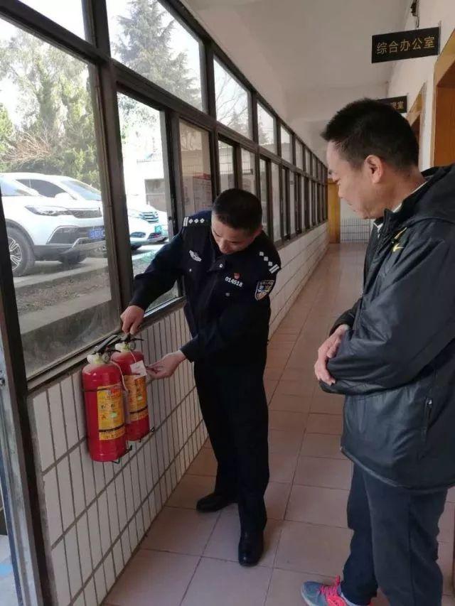 城市角落的温馨日常，最新简讯报道