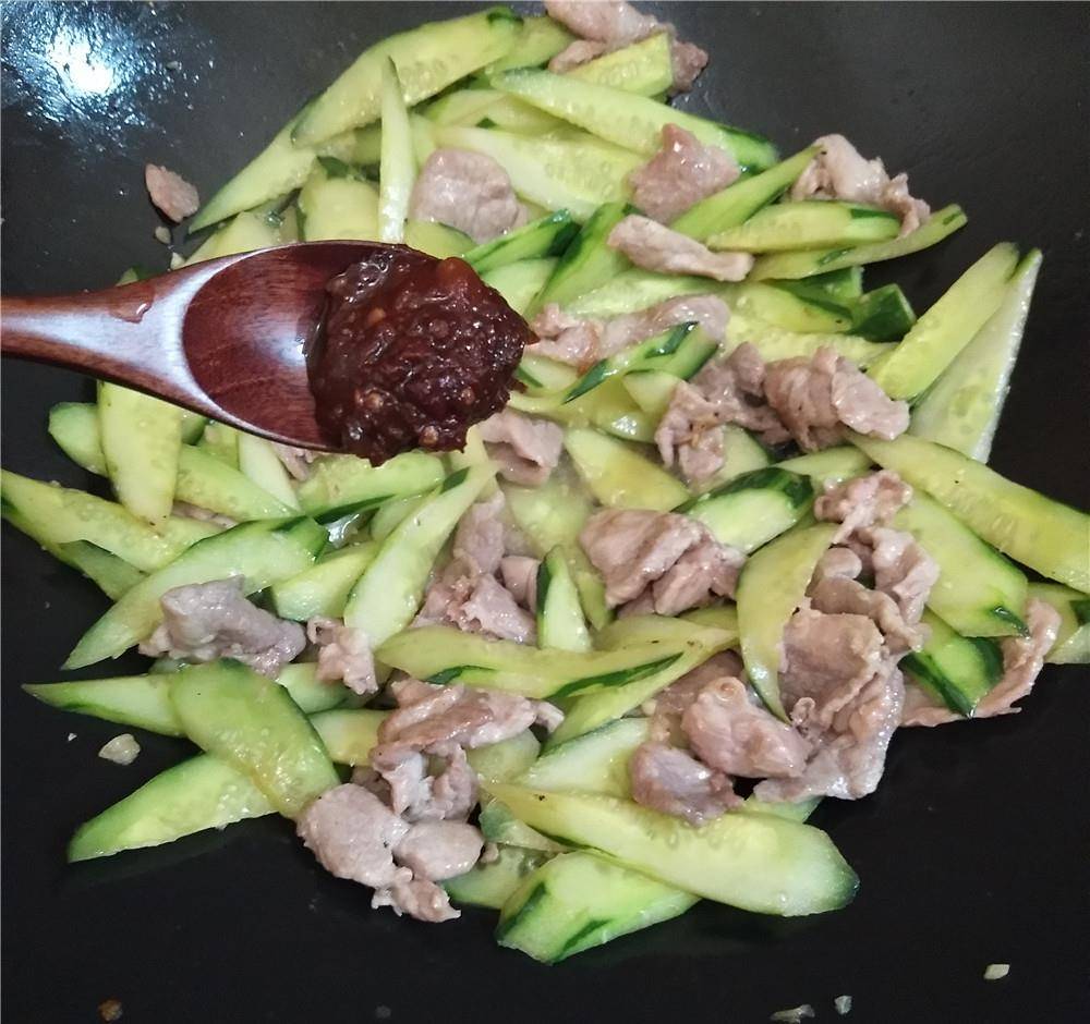 最新胸器制作指南，一步步教你完成胸器制作任务，打造迷人魅力装备！