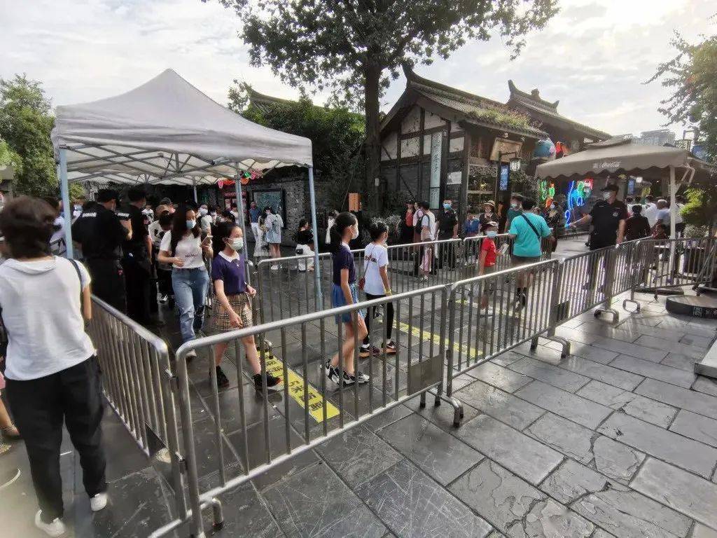 中国疫情最新动态，巷弄深处的抗疫风景与独特小店的抗疫故事