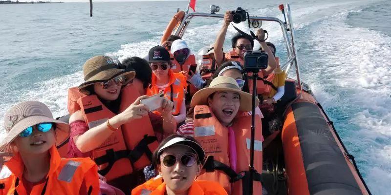 三亚最新新闻，自然美景探索之旅，内心平静与幽默同行