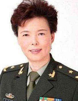 女排最新动态揭秘，小巷深处的排球情怀与美食奇遇揭秘