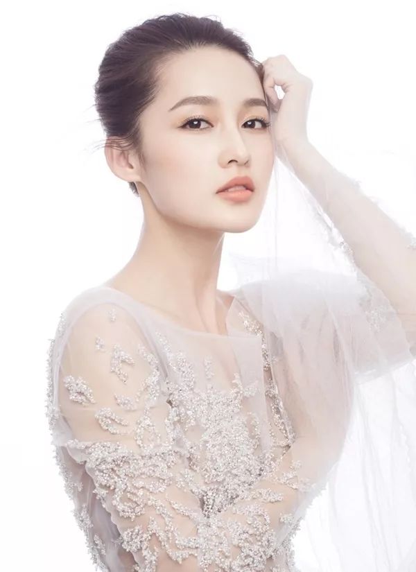 李沁最新照片，展现变化、自信与成就的力量