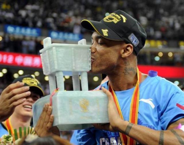NBA最新动态，自信与成就感照亮未来，励志之光闪耀球场